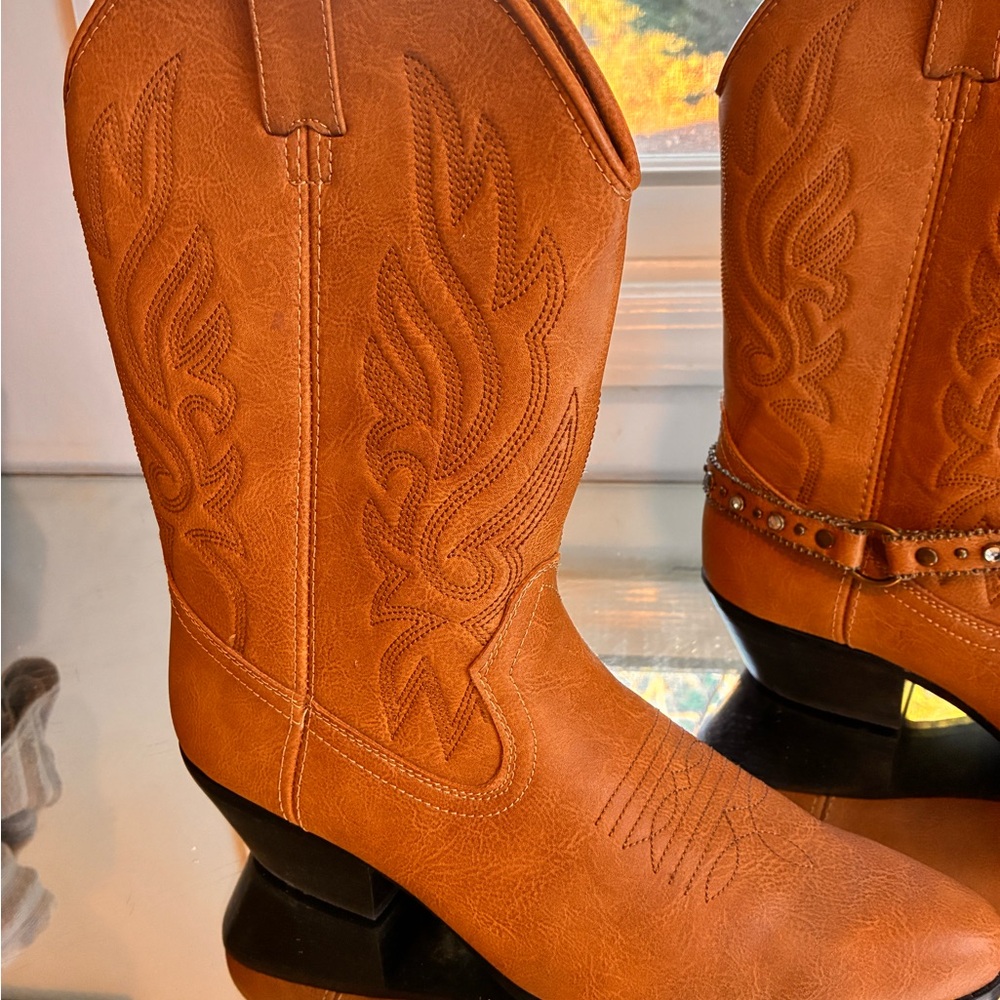 Austin Trading Co Western Boots (11) - Picture 2 of 5